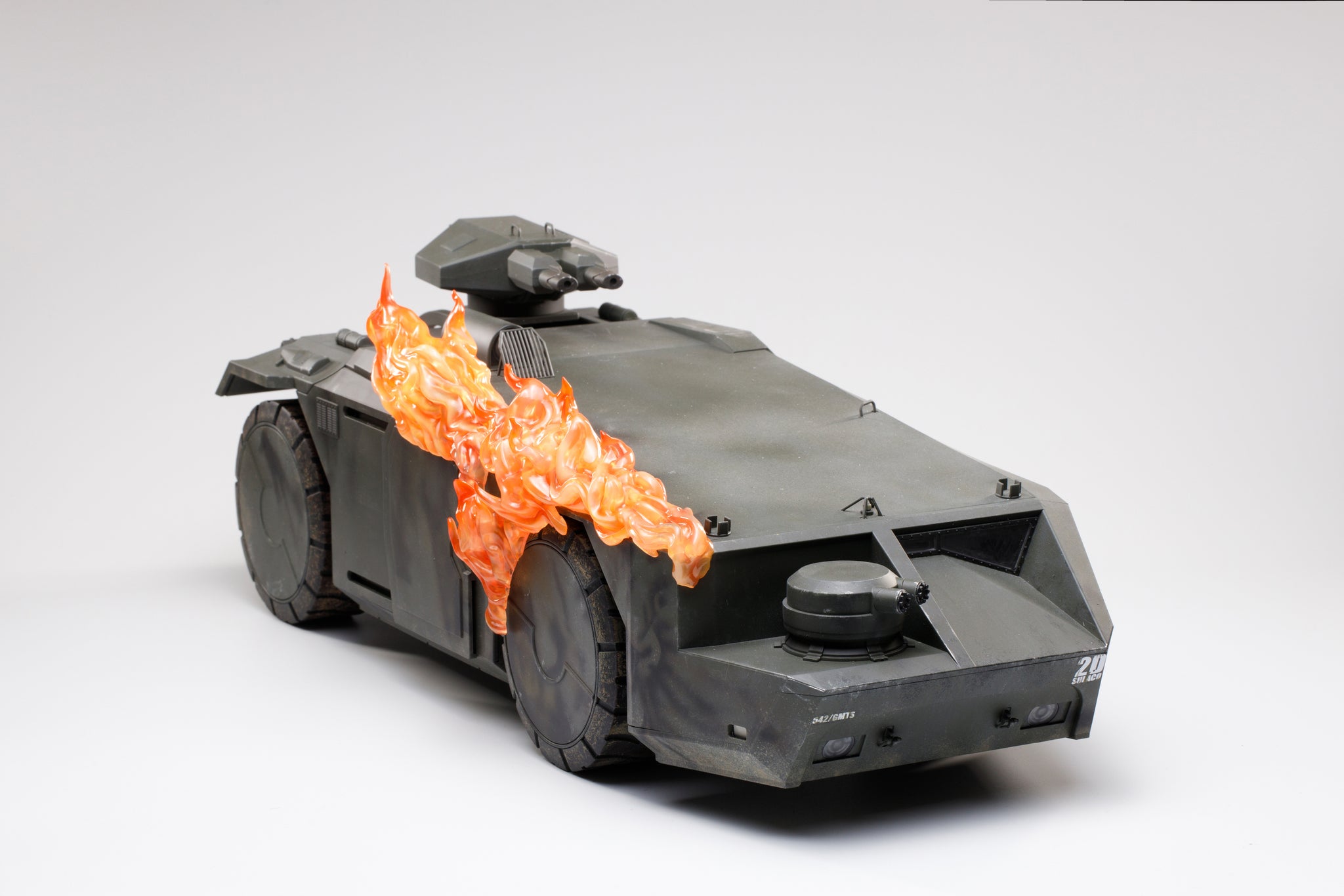 HIYA ALIENS BURNING ARMORED PERSONNEL CARRIER 1/18 SCALE VEHICLE