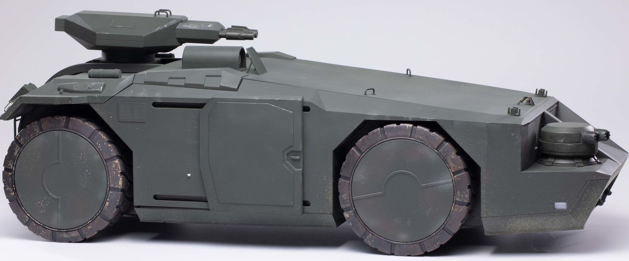 HIYA ALIENS ARMORED PERSONNEL CARRIER GREEN VERSION 1/18 SCALE